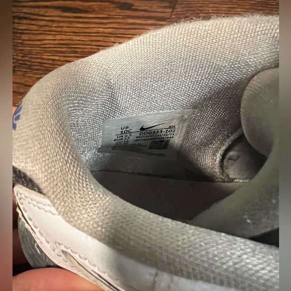 EUC Nike Toddler white Kyrie sneakers size 10C - Picture 4 of 4